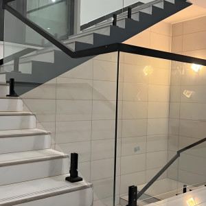 Glass staircase railing installation in Muscat and Sohar Oman 6 - تركيب درابزين درج زجاجي… – glass railing and balustrade installation – Al…