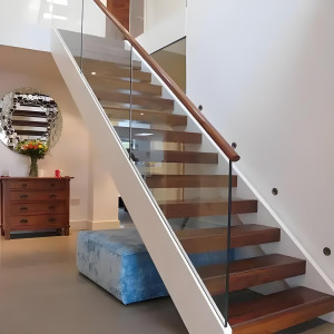 Glass staircase railing installation in Muscat and Sohar Oman 15 - تركيب درابزين درج زجاج… – glass railing and balustrade installation – Al…