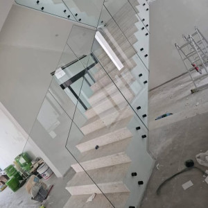 Glass staircase railing installation in Muscat and Sohar Oman 25 - تركيب درابزين درج زجاج… – glass railing and balustrade installation – Al…