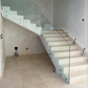 Glass staircase railing installation in Muscat and Sohar Oman 26 - تركيب درابزين درج زجاج… – glass railing and balustrade installation – Al…