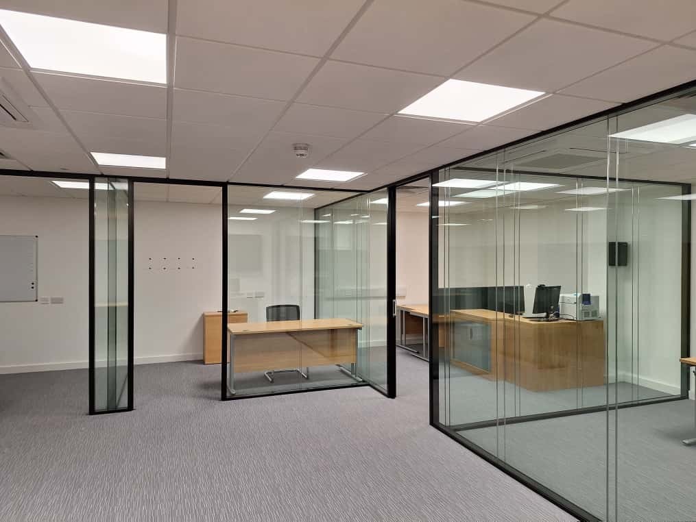 Al Noor offers top-quality office glass partitions, shopfronts, and frameless entrance do… – commercial glass systems installation – Al Noo…
