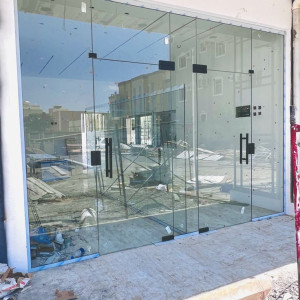 Al Noor offers top-quality office glass partitions, shopfronts, and frameless entrance do… – commercial glass systems installation – Al Noo…
