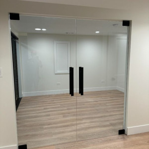Al Noor offers top-quality office glass partitions, shopfronts, and frameless entrance do… – commercial glass systems installation – Al Noo…