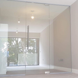 Al Noor offers top-quality office glass partitions, shopfronts, and frameless entrance do… – commercial glass systems installation – Al Noo…