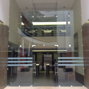 Al Noor offers top-quality office glass partitions, shopfronts, and frameless entrance do… – commercial glass systems installation – Al Noo…