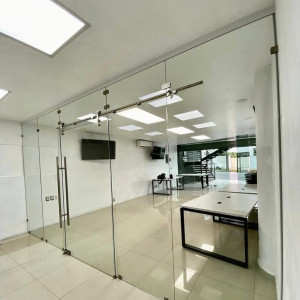 Al Noor offers top-quality office glass partitions, shopfronts, and frameless entrance do… – commercial glass systems installation – Al Noo…