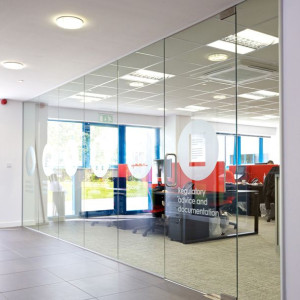 Al Noor offers top-quality office glass partitions, shopfronts, and frameless entrance do… – commercial glass systems installation – Al Noo…