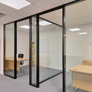 Al Noor offers top-quality office glass partitions, shopfronts, and frameless entrance do… – commercial glass systems installation – Al Noo…