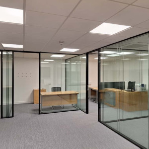 Al Noor offers top-quality office glass partitions, shopfronts, and frameless entrance do… – commercial glass systems installation – Al Noo…